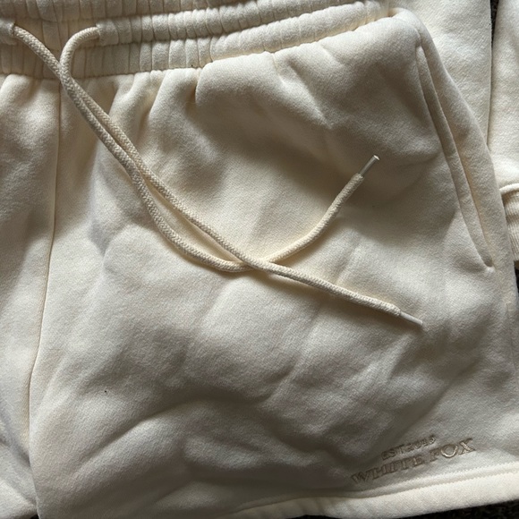 White fox boutique cream set - Picture 3 of 5